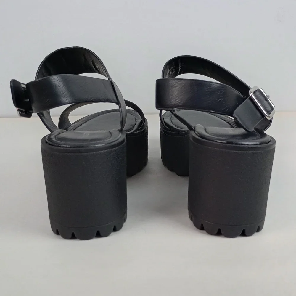 Madden Girl Womens 7 Black Platform Lug Sole Buckle Strappy Coliee Sandals
